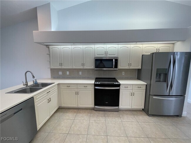 Building Photo - 609 SW 43rd Ln