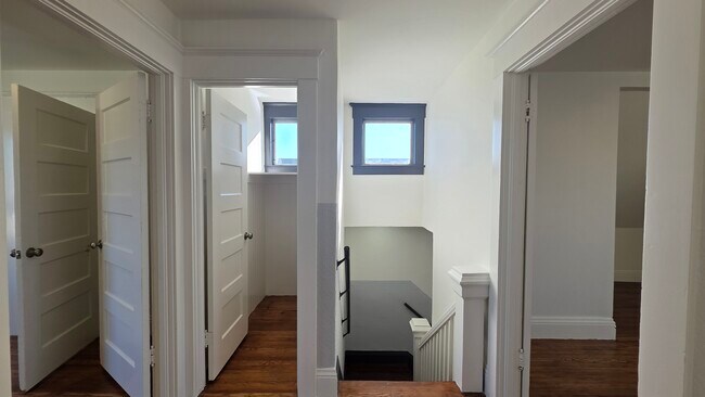 Building Photo - 1590 Underwood Ave