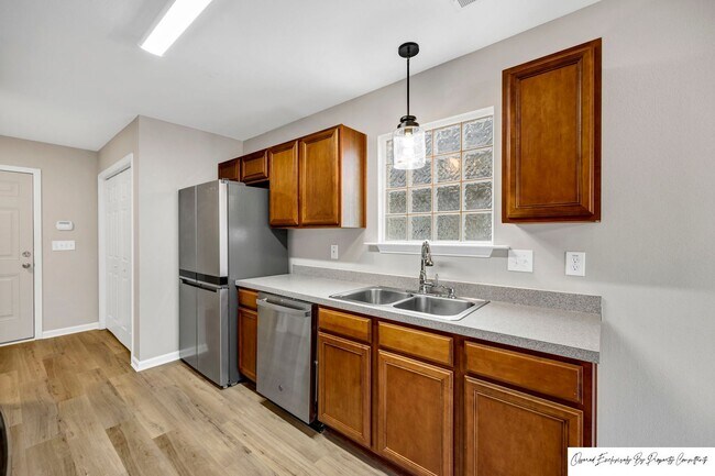 Building Photo - 3 BEDROOM GARDEN HOME IN ST ANDREWS AREA GATED COMMUNITY