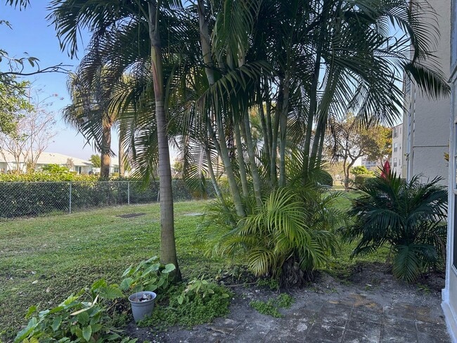 Building Photo - 25 Abbey Ln