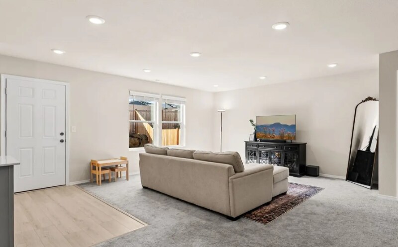 Building Photo - 4258 SE Woodford Ct