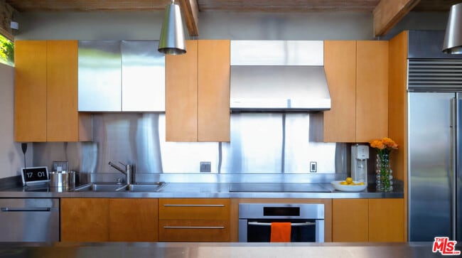 Building Photo - 15146 Mulholland Dr