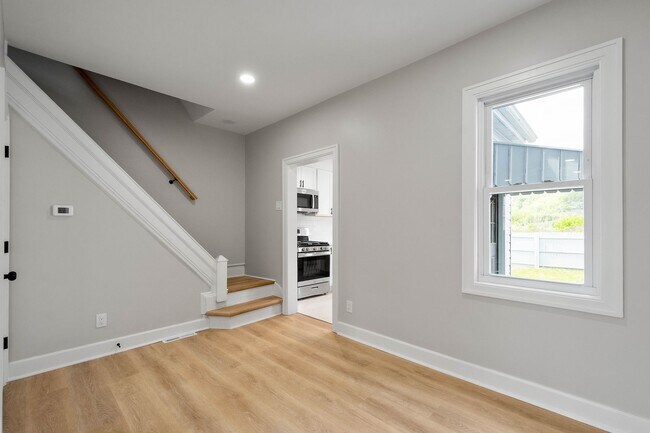 Building Photo - Stunning 2 bedroom home in Ambridge available July 1!