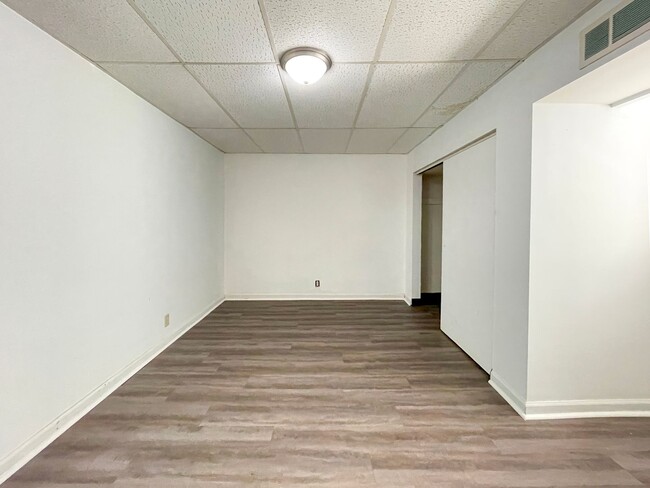 Building Photo - Preleasing for August 2026! 3 Bedroom Apar...