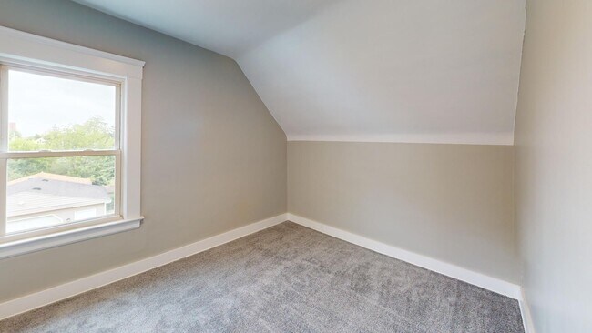 Building Photo - Old Brooklyn Area - 3 Bedroom Single Famil...