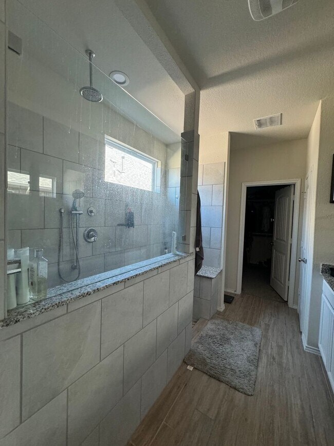 Building Photo - Beautiful 4 BD/3 BA Home Available off Wiseman Rd/Far West San Antonio! Available JULY 1st!