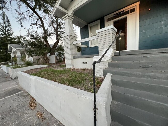 Building Photo - 3021 Sanchez St