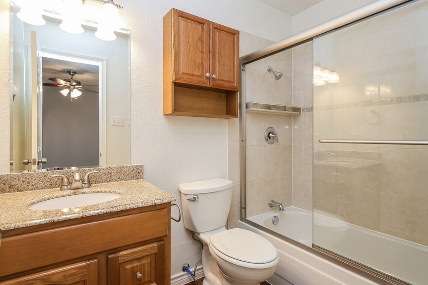 Building Photo - 5907 Willow Crest Dr