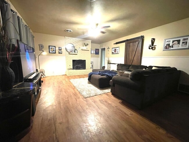 Building Photo - 6213 Avenue W