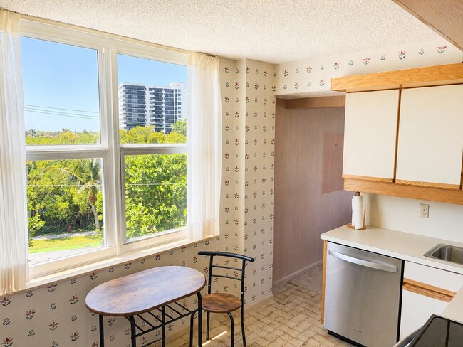 Building Photo - 3407 S Ocean Blvd