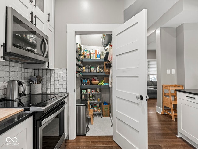 Building Photo - 622 N Hamilton Ave