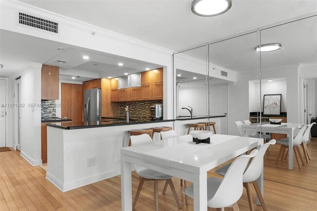 Building Photo - 1717 N Bayshore Dr