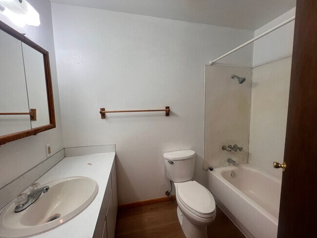 Building Photo - Charming 3bd/2 Home
