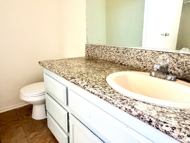 Building Photo - 8449 Viburnum Ave