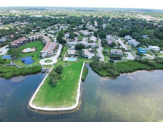 Building Photo - 17 Windrush Bay Dr