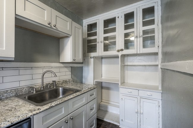 Building Photo - 3721 Broadway Blvd