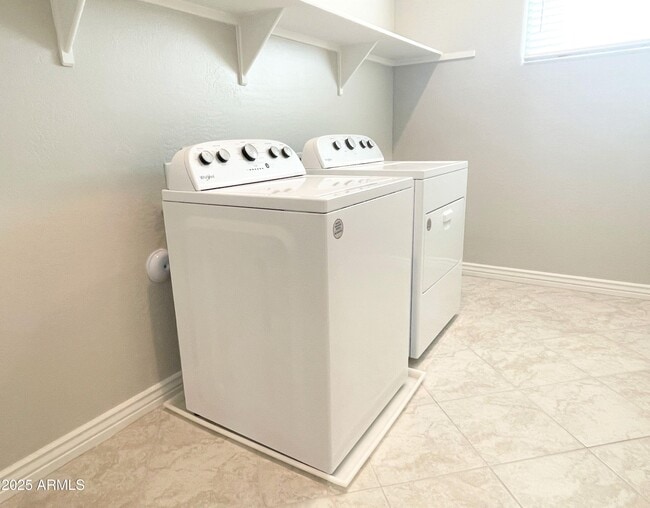 Building Photo - 21046 E Mayberry Rd