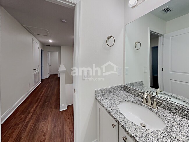 Building Photo - 945 Heavenly Drive