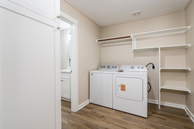 Building Photo - 605 Hospital St