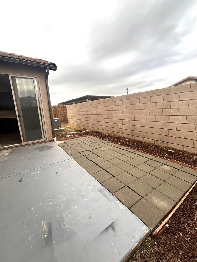 Building Photo - 6212 E Sydney Dr