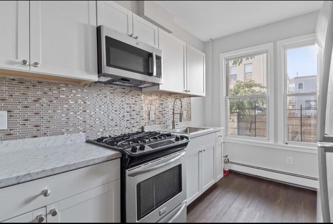 Building Photo - 35 McAdoo Ave