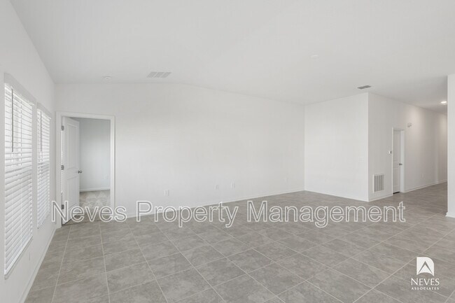 Building Photo - 4980 Worchester Dr