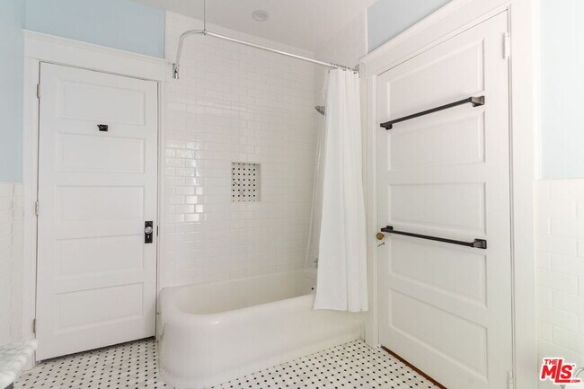 Building Photo - 2170 W 24th St