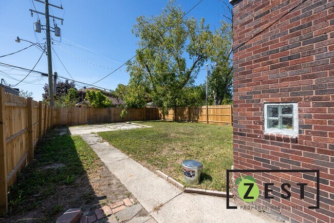 Building Photo - 5025 Somerset Ave