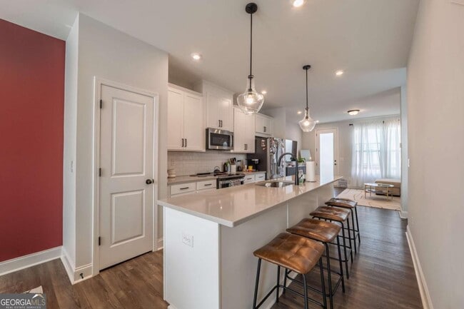 Building Photo - 313 Skylar Way SE