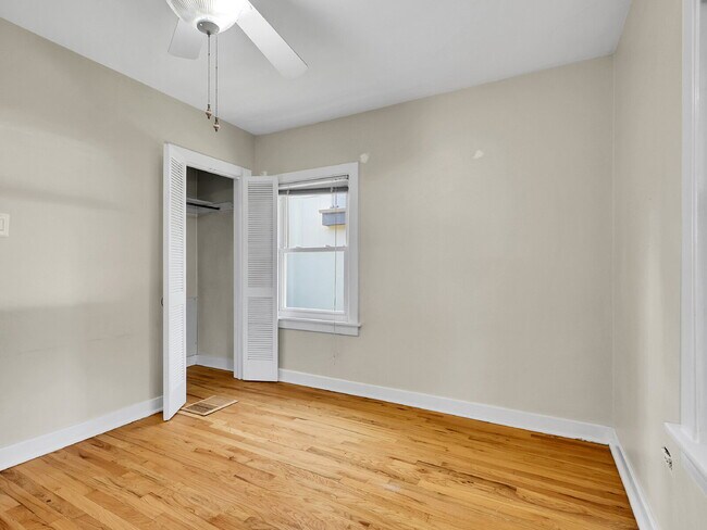 Building Photo - $2,295.00, 1 Bed, 1 Bath Home in Denver