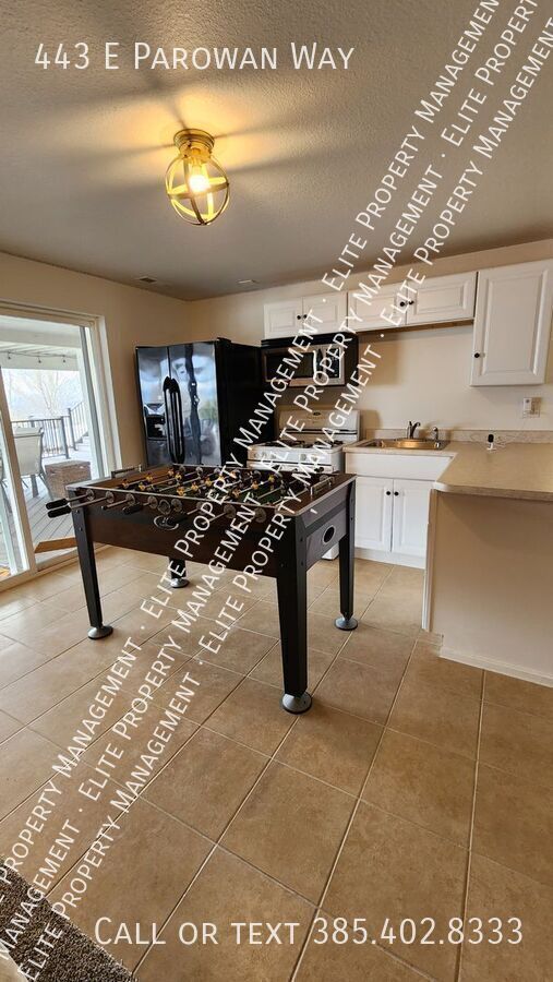 Building Photo - 443 E Parowan Way