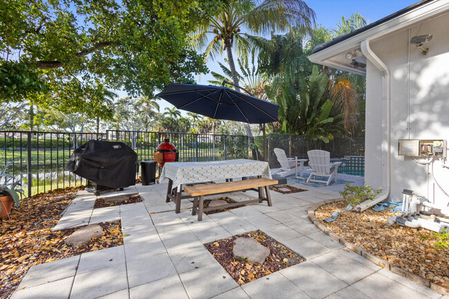 Building Photo - 3719 Oak Ridge Cir