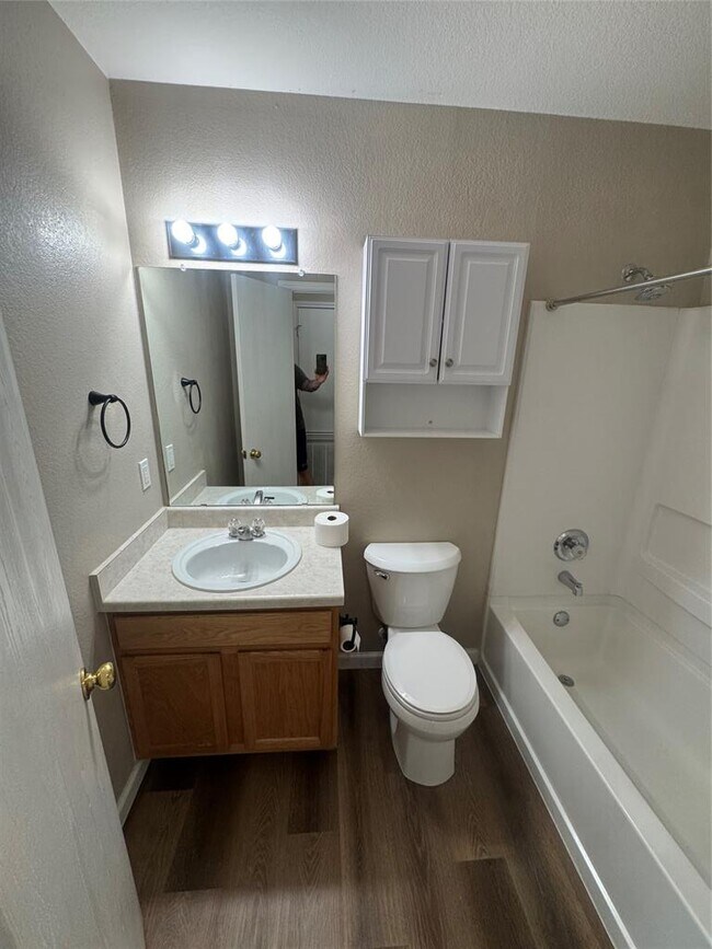 Building Photo - 108 Mesa Dr