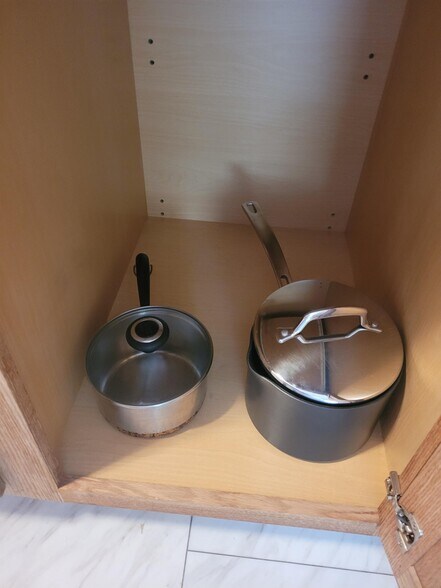 KETTLES - 1713 Anderson St