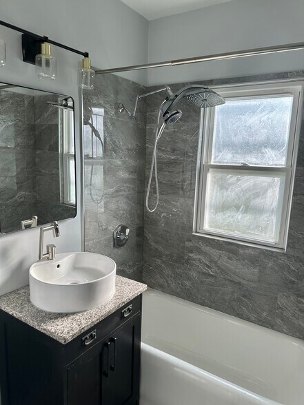 Building Photo - 2616 Cochran St