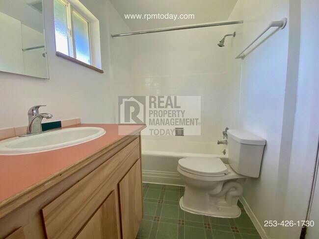 Building Photo - Charming 3 Bedroom Rambler in Tacoma!