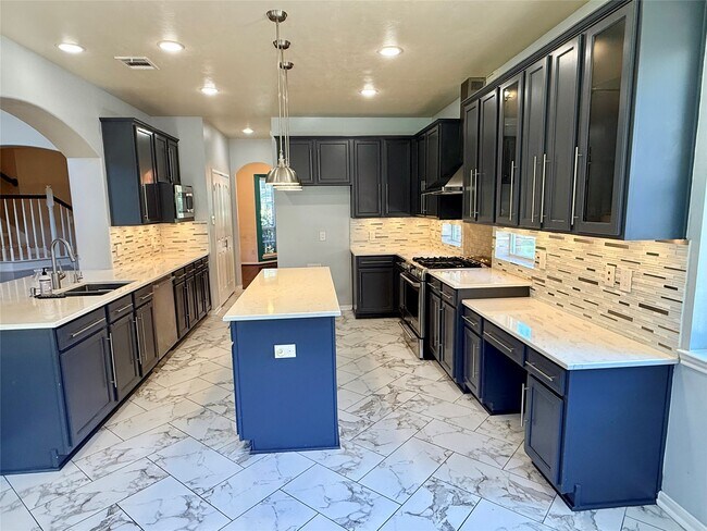Building Photo - 8406 Green Valley Dr