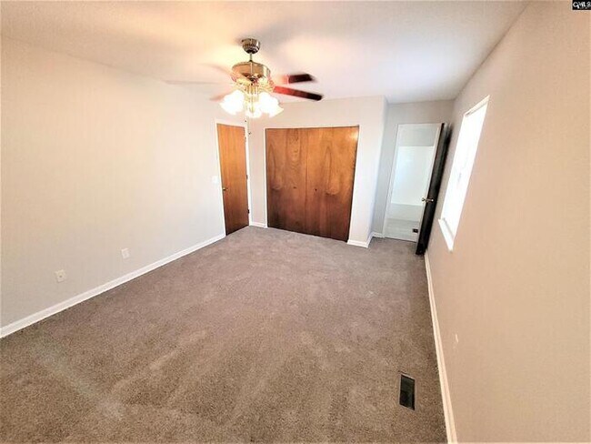 Building Photo - 252 Cherry Grove Dr