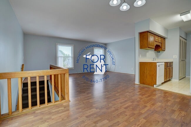 Building Photo - 9435 N Parkwood Dr