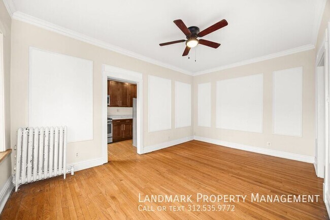 Building Photo - 824 W Wrightwood Ave
