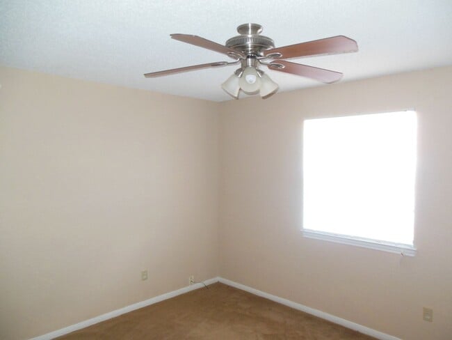 Building Photo - 411 Northern Dove Ln