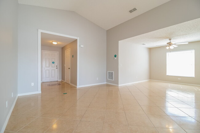 Building Photo - 2347 Topaz Trail