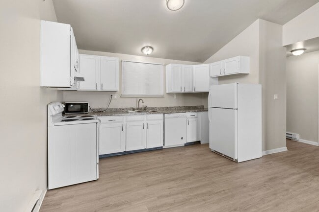 Building Photo - 2BD Condo in Pueblo West!