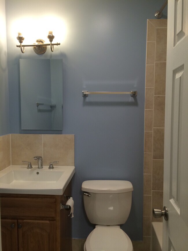 Building Photo - 225 Dayton Ave