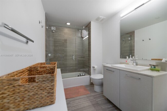 Building Photo - 1010 Brickell Ave