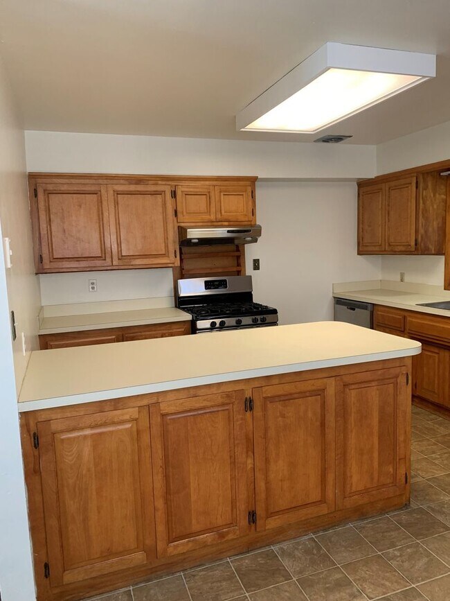 Building Photo - 2 Bedroom House