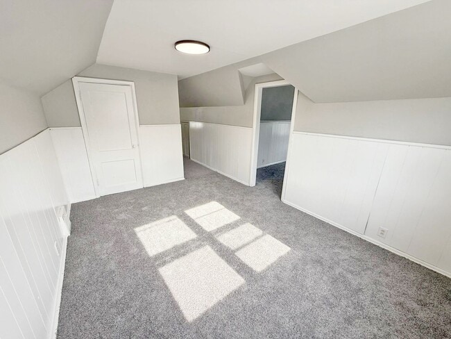Building Photo - 3 BED 1 BATH BEAUTIFUL SINGLE FAMILY HOME ...