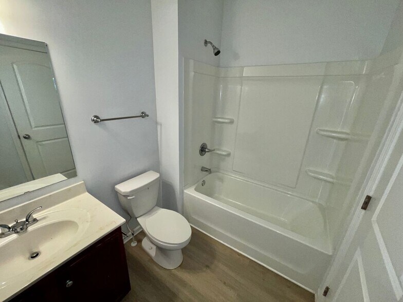 Building Photo - 525 Ruths Dr