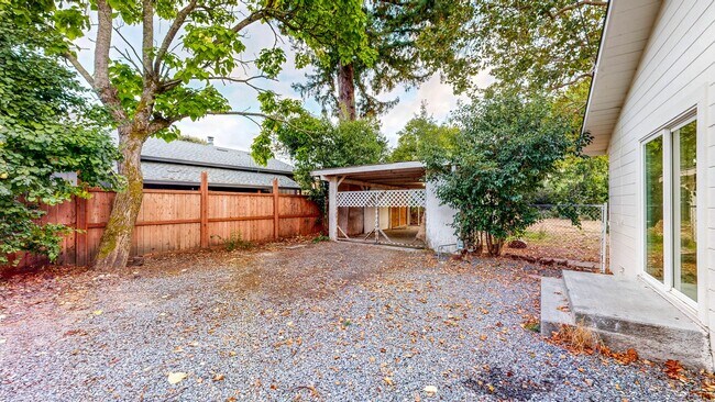 Building Photo - Bright & Clean Single Level FIVE bedroom i...
