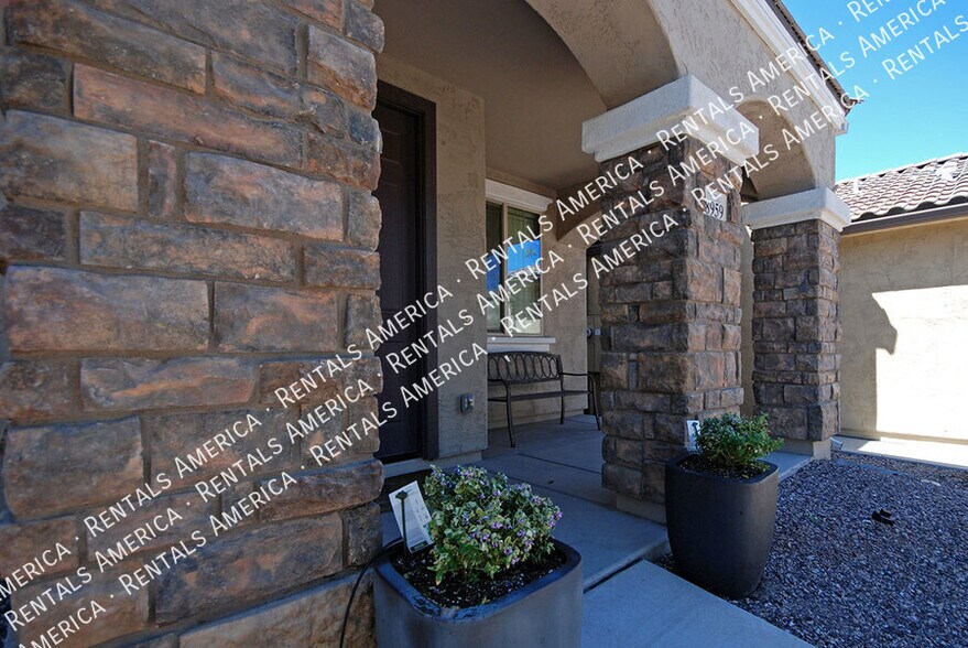 Building Photo - 8959 W Northview Ave